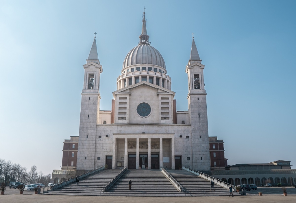 El Camino Monferrino de Don Bosco: un itinerario espiritual de casi 200 km que revive las caminatas del santo piemontés, en el marco del 150º aniversario de las misiones salesianas, invitando al encuentro con la fe y la historia.