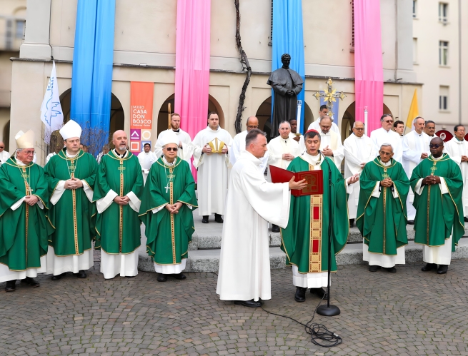 Proclamación oficial de la apertura del 29º Capítulo General (CG29) el 16 de febrero en Turín, Italia. El padre Julio Navarro, Inspector, y el padre Gabriel Romero representan a nuestra región; acompañamos su misión con nuestras oraciones. 