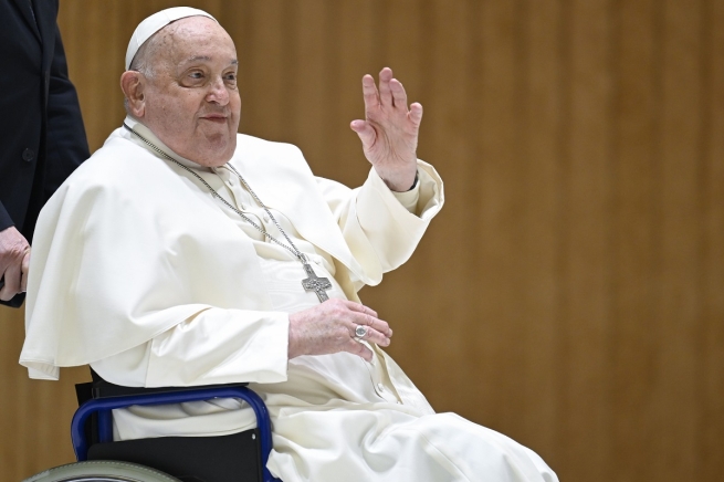 Los salesianos de todo el mundo oran junto a los jóvenes por la salud del papa Francisco.