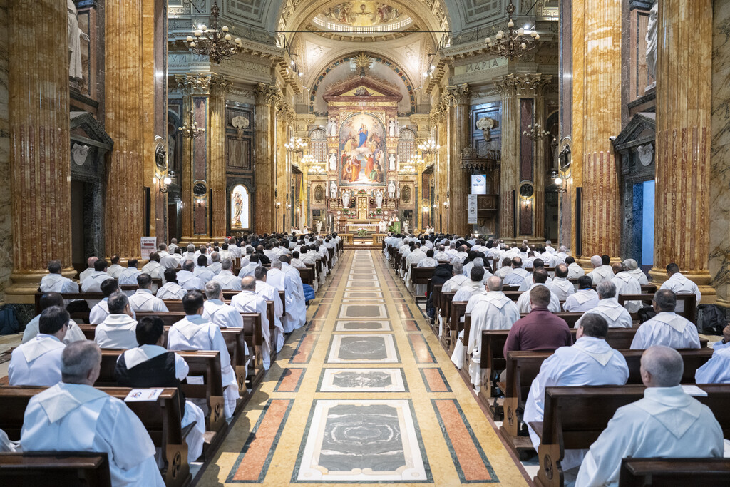 Participantes del Capítulo General 29 (CG29) durante la celebración de la Eucaristía en la tercera jornada de los Ejercicios Espirituales.