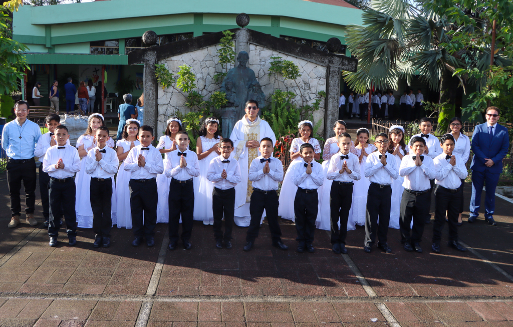 Niños y jóvenes de Ciudadela Don Bosco celebraron con alegría los sacramentos de la Primera Comunión y la Confirmación, fortaleciendo su encuentro con Jesús y su vida en la fe.