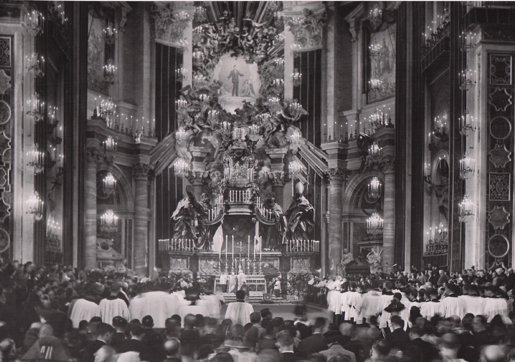 Beatificación de Domingo Savio: El 5 de marzo de 1950, la Basílica de San Pedro se llenó de jóvenes para celebrar la beatificación de Domingo Savio. En una jornada histórica del Año Santo, la Iglesia reconoció su camino de santidad, inspirado en su fervor, su deseo de ser santo y su misión de "ganar almas para Dios".