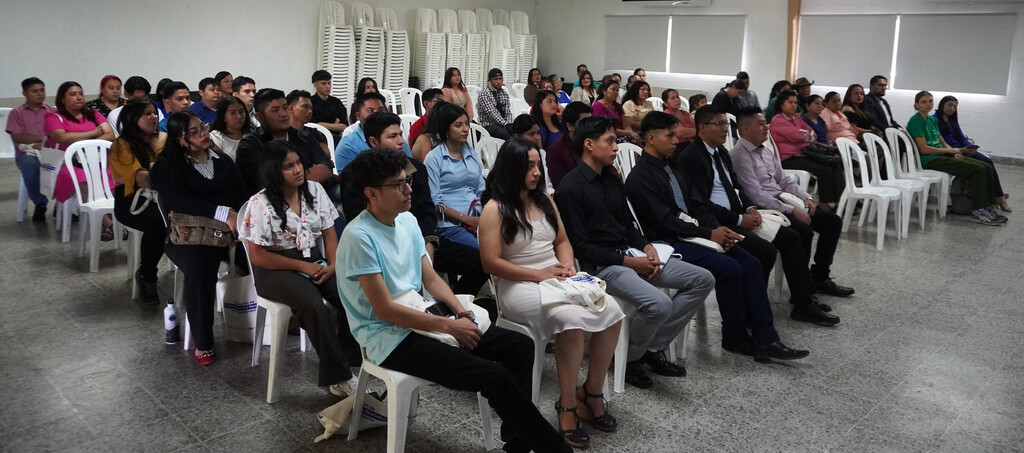 ChatGPT dijo: Participantes celebran la clausura de los cursos de Marketing Digital y Asesor para Sala de Ventas, en el marco del proyecto "Promoción del Empleo Juvenil y la Resiliencia en Centroamérica".