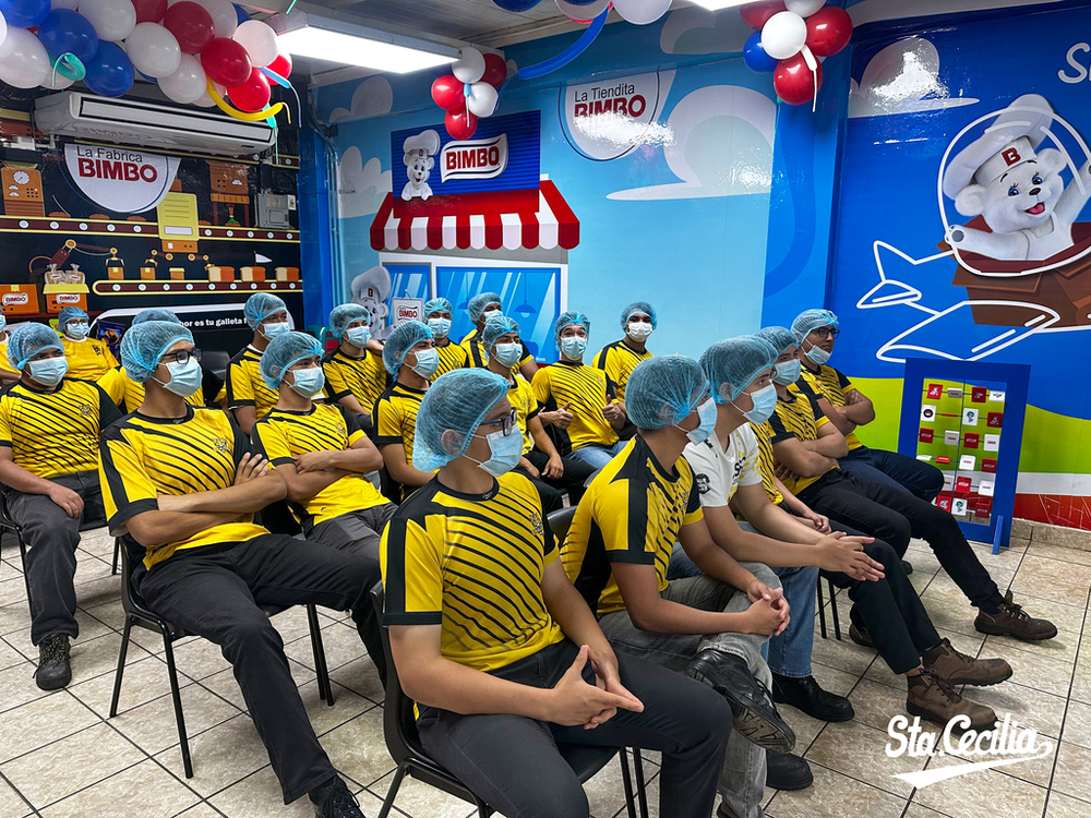 Estudiantes de Electromecánica vivieron una práctica formativa en BIMBO, fortaleciendo su preparación para futuras experiencias en el sector industrial.