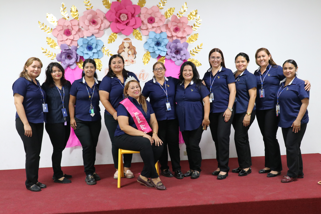 Las mamás colaboradoras de Ciudadela Don Bosco vivieron un emotivo homenaje, donde la música, la oración y el reconocimiento destacaron su valioso papel en la comunidad educativa.