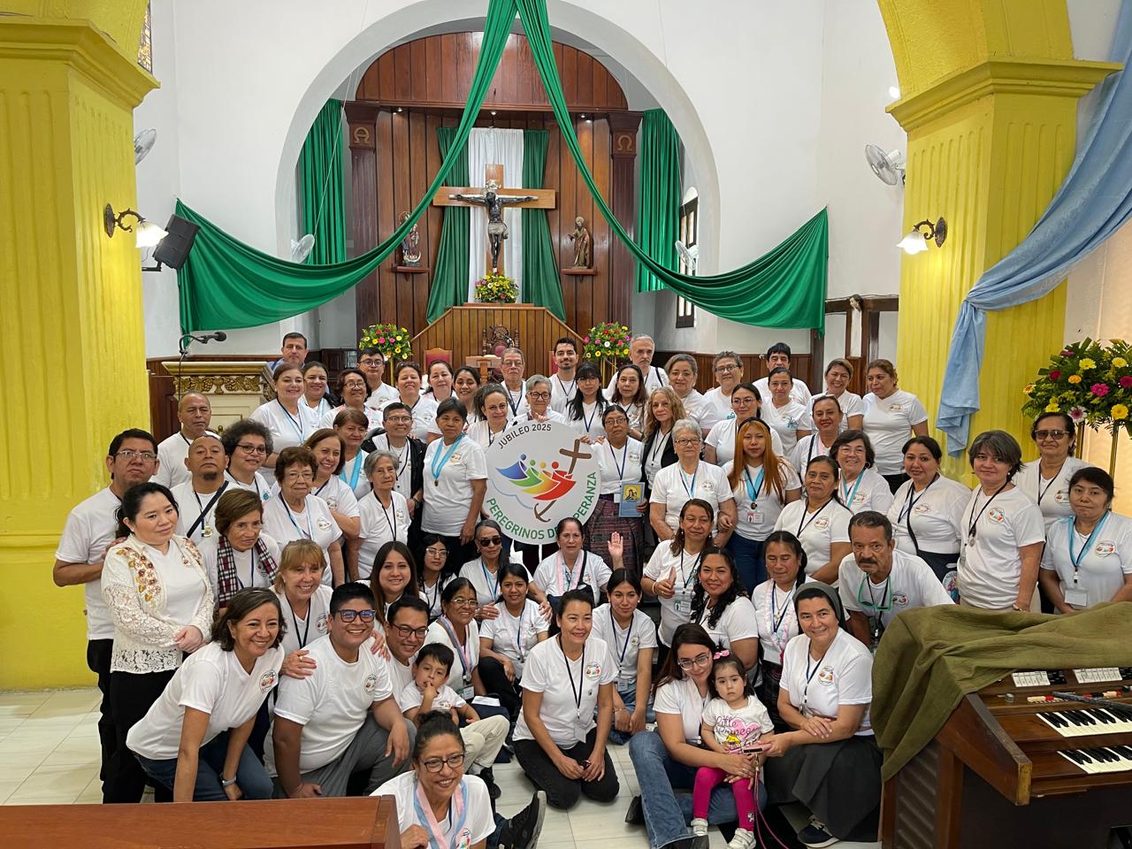 Delegaciones de ADMA Guatemala reunidas en su Encuentro Nacional en San Benito, Petén.