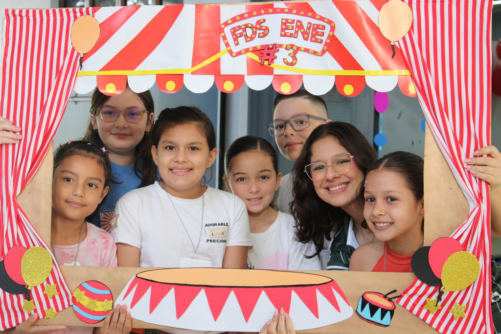 Niños y animadores del ENE disfrutan un retiro lleno de alegría y espíritu salesiano.