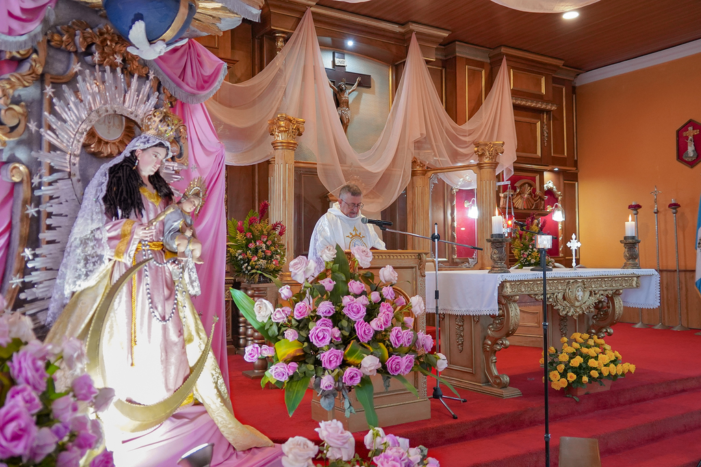 La celebración culminó con una alegre serenata en honor a la Virgen, llena de cantos, oración y gratitud, reflejo del cariño y la fe que los fieles profesan a la Madre de Dios.