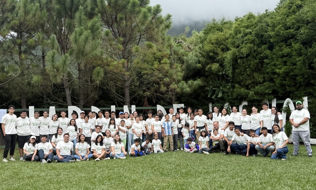Niños, animadores y voluntarios participantes del Campo Savio 2025 en Santa Ana, compartiendo momentos de oración, juegos y fraternidad bajo el lema “Juntos en el tren de la esperanza, Jesús nos lleva a la alegría”.