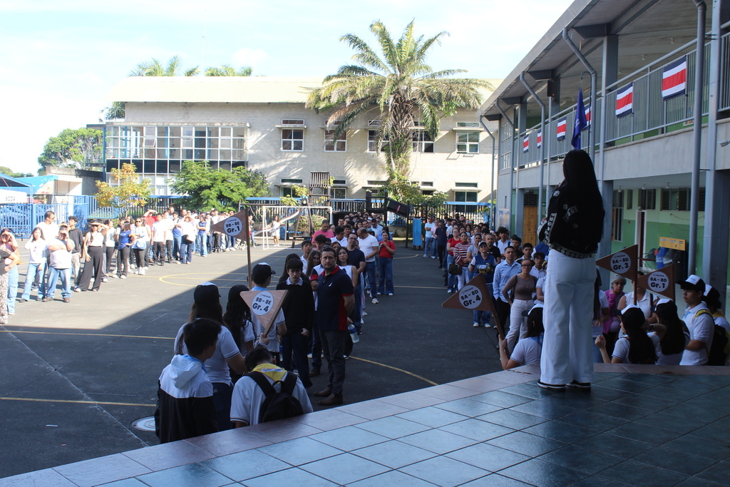 Este primer Open House marcó un hito en el acompañamiento vocacional de los jóvenes de CEDES Don Bosco, fortaleciendo el vínculo entre estudiantes, familias y la institución.