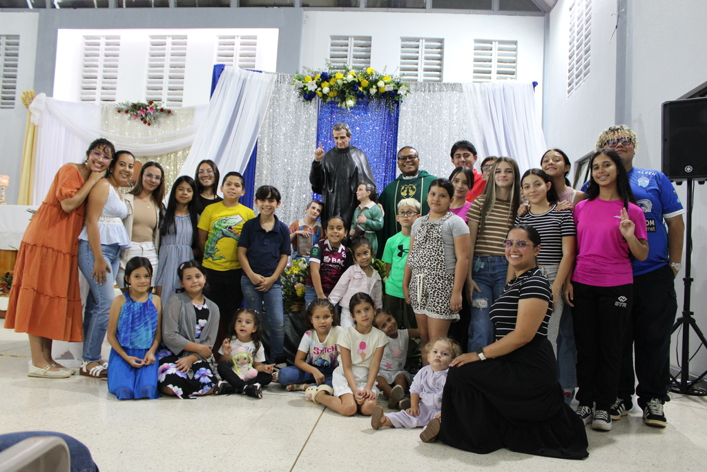 La comunidad del Centro Don Bosco de P&eacute;rez Zeled&oacute;n celebr&oacute; a san Juan Bosco con actividades juveniles y familiares, y renovando su compromiso de vivir el carisma salesiano.