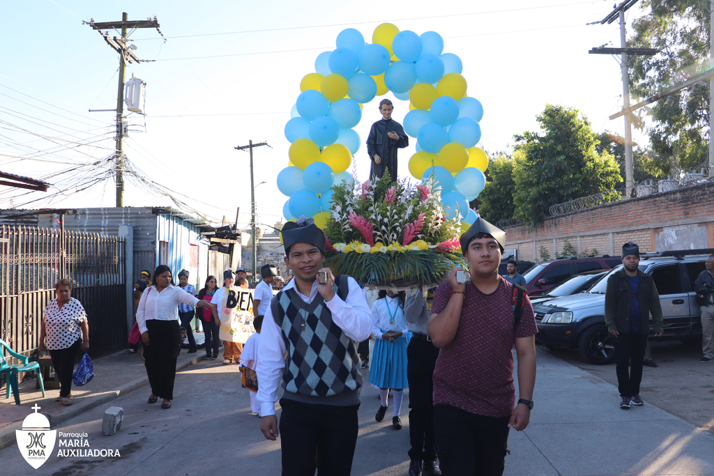 Procesi&oacute;n con la imagen de San Juan Bosco recorre las calles cercanas a la Parroquia Mar&iacute;a Auxiliadora de Comayag&uuml;ela.